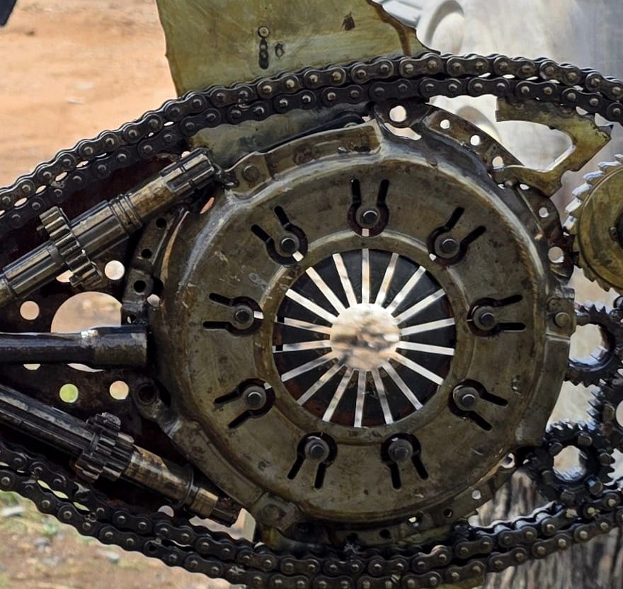 The clutch plate and gears at the centre of the fish