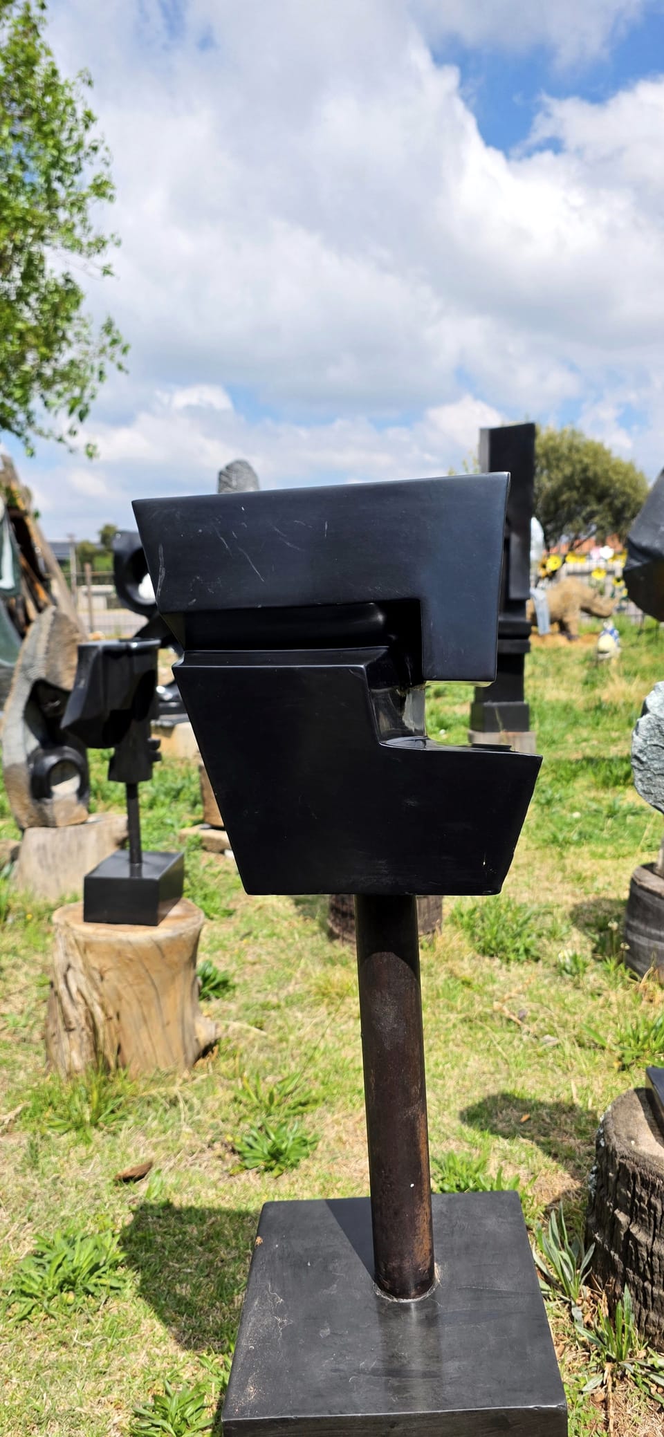 The cantilevered stone head seen from the side